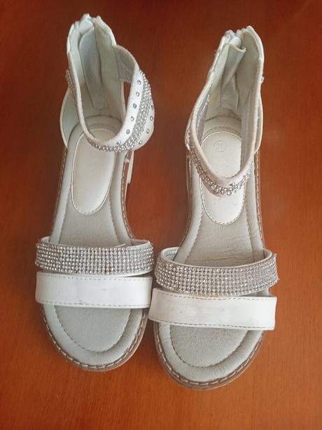 Rozprávkové sandálky., 30