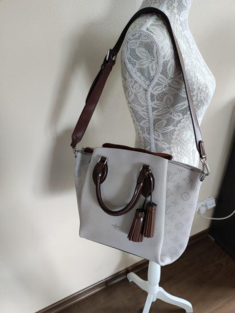 Dámska kožená kabelka, 