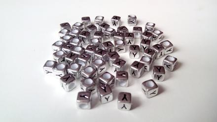 Písmenka strieborné y, 