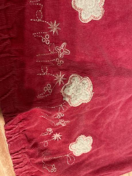 Menčestrové šaty, 110