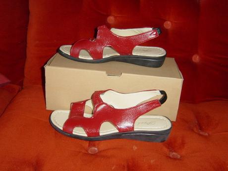 Tmavočervené sandále, 41