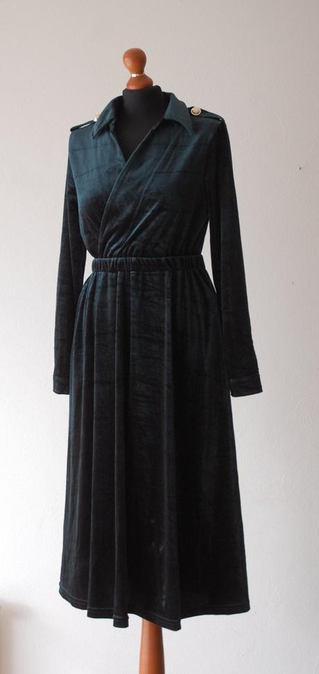 Elegantné smaragdovo zelené zamatové šaty, timeout,m