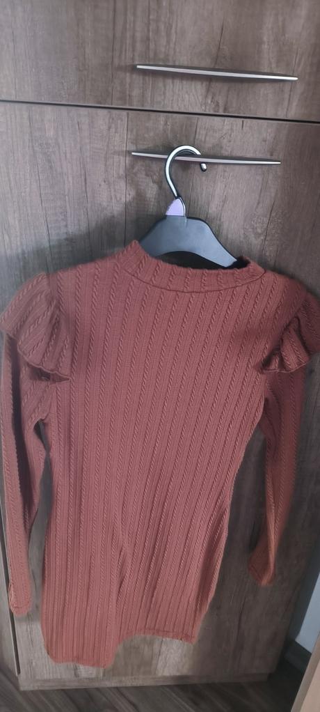 2x šaty cena spolu, 152