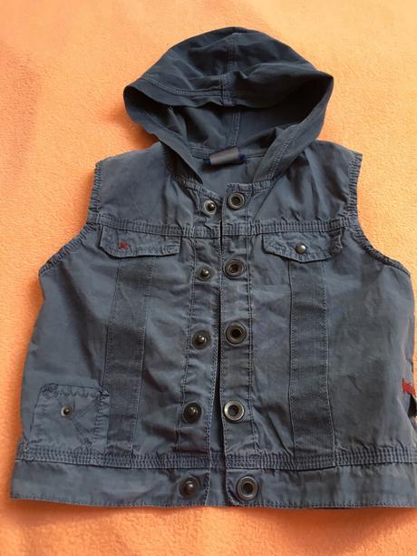 Chlapčenská vesticka, 74