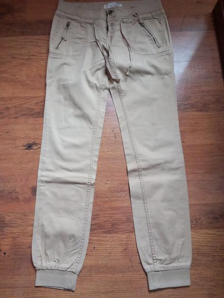 Športove nohavice, bershka,36