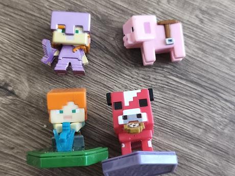 Postavicky a zvieratko minecraft,