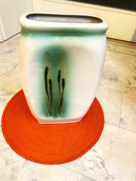 Stará veľká váza, 