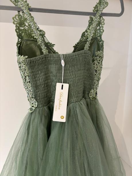 Plesové šaty krátke, s