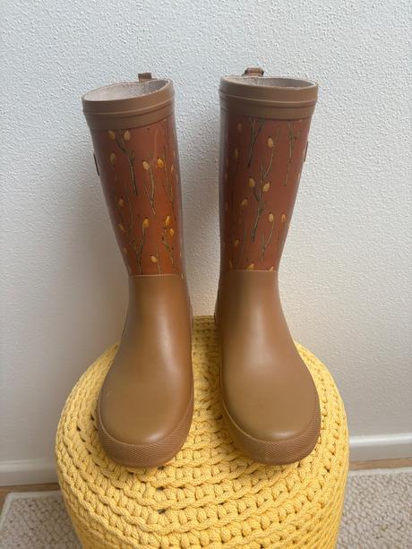 Gumáky bisgaard, 35