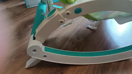 Vibračné kresielko a kolotoč fisher price, 