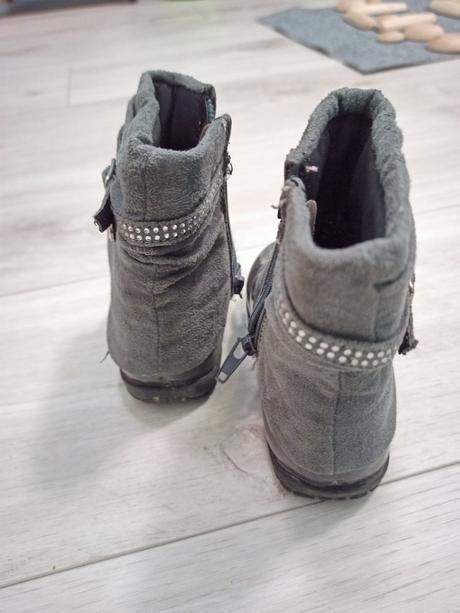 Čižmičky veľ.23, 23