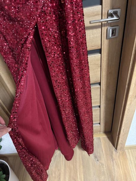 Trblietavé šaty, s