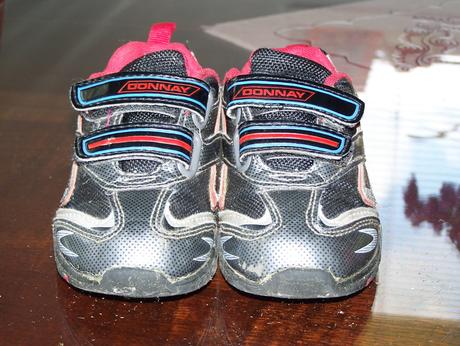 Čierno červené veľmi pekné nosené, donnay,25