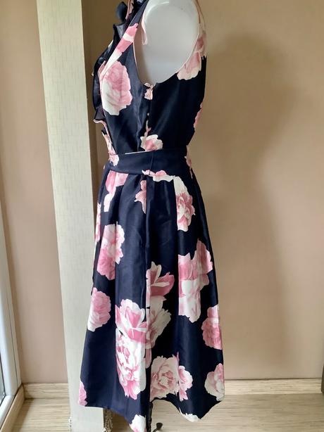 Krásne šaty jessica howard, 40