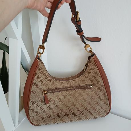 Kabelka cez plece guess, guess