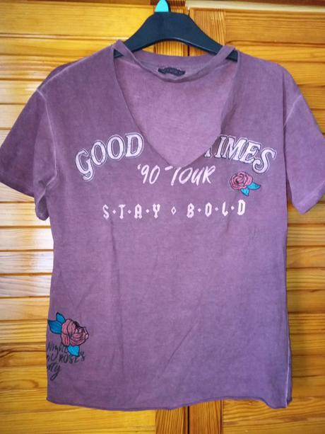 Zaujimave tricko s výstrihom a snurkou okolo krku, terranova,s