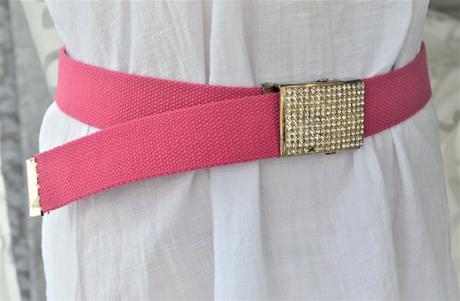 Cyklaménový opasok s trblietavou prackou, 