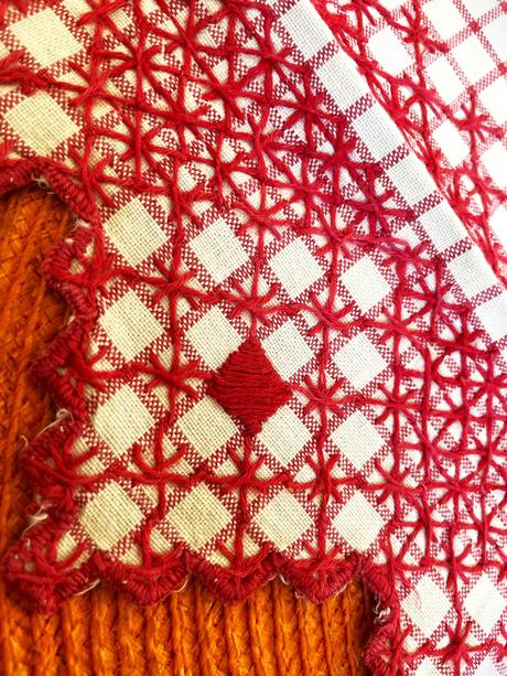 Vyšívaná vitrážka,