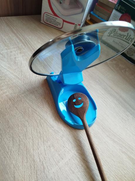 Držiak na varešku a pokrievku,