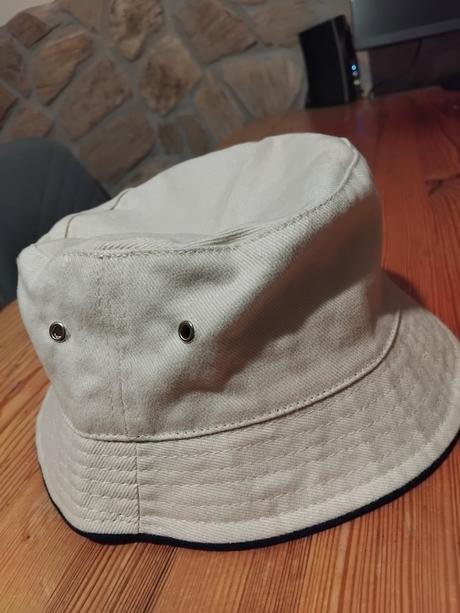 Klobúčik pre chlapčeka, 54