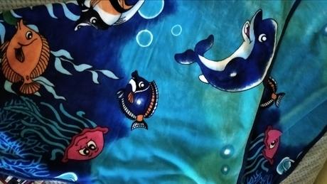 Krásna modrá deka more so zvieratami,