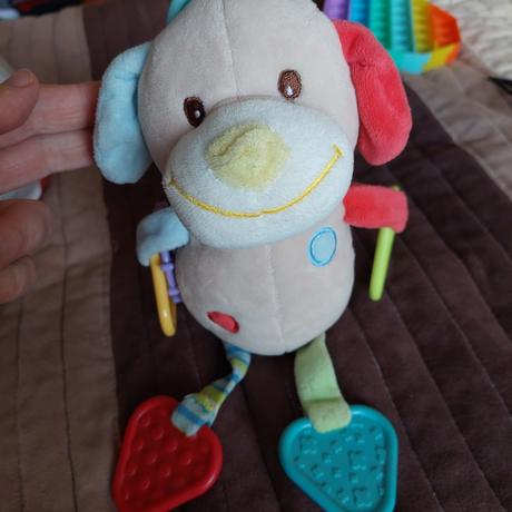 Závesná plyšová hracka psik s rolnickou, 