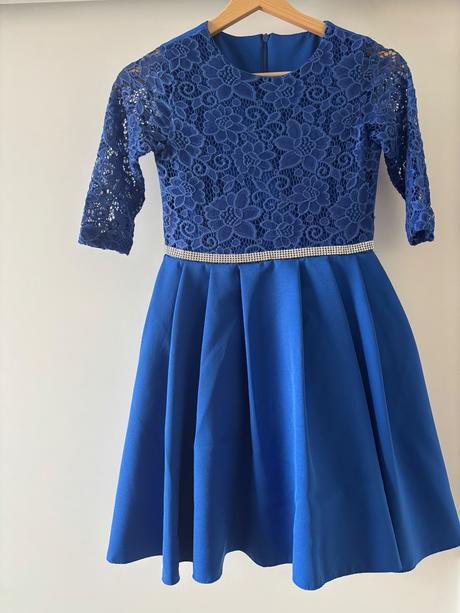 Krasne saty na prilezitost, 146