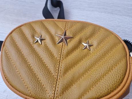 Dámska štýlová ľadvinka, atmosphere