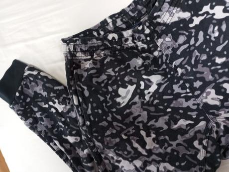 Vzorované teplaky, nike,l