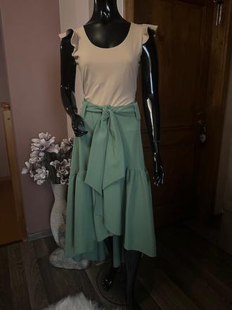 Hráškovo zelená asymetrická boho sukňa s opaskom, 