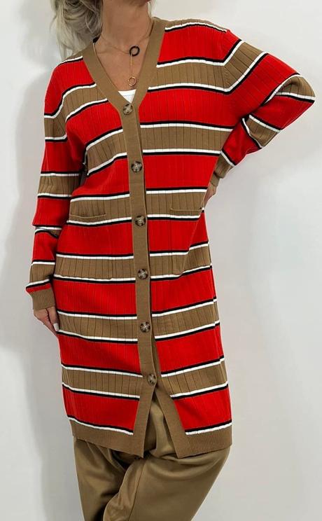 Pruzny svetrik na gombiky, 