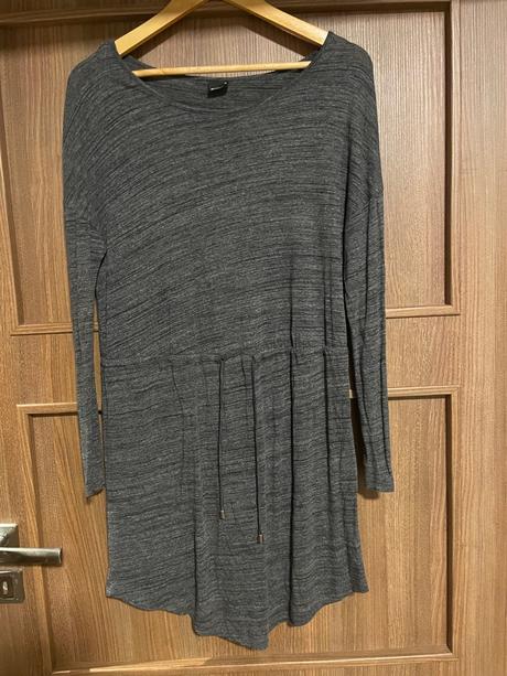 Šedé šaty, gina,m