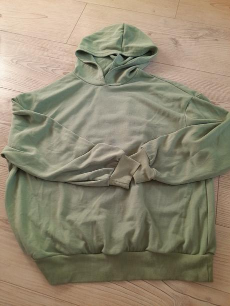 Mikina cez hlavu, 152