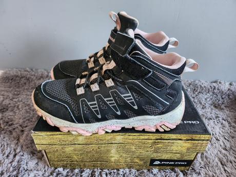 Turistické topanky, 33