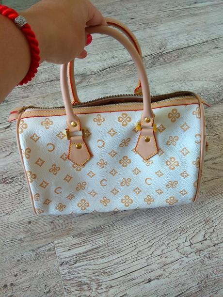 Predám dámsku kabelku,