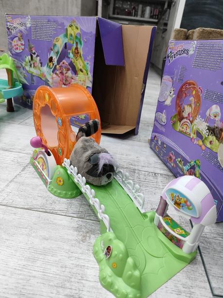 Furry frenzies interaktívne dráhy a škrečkovia, 