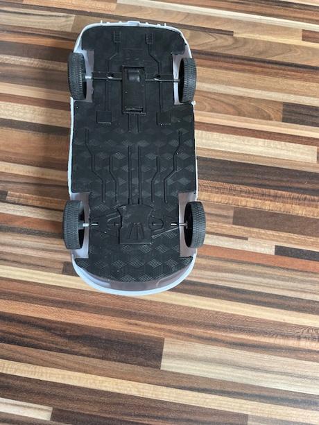 Plastové hrajúce auto, 