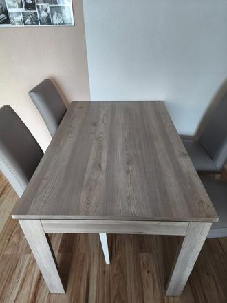 Jedalensky stol a stolicky, 