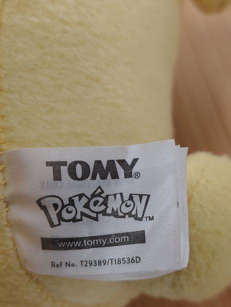 Zberateľsk plyšák pikachu tomy nintendo retro 2017,