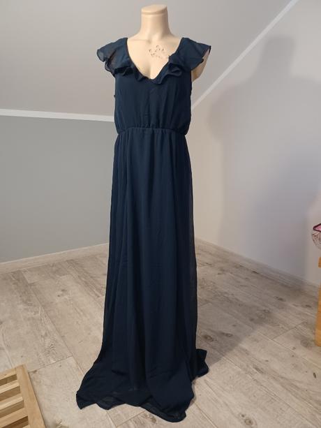 Krásne pohodlné spoločenské šaty, s