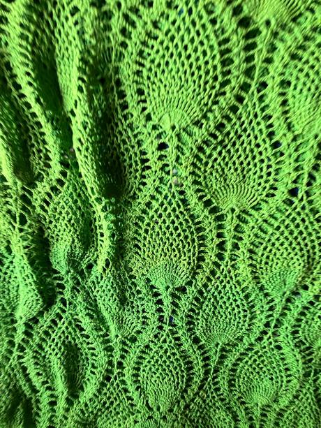 Zelené háčkované šaty, 36