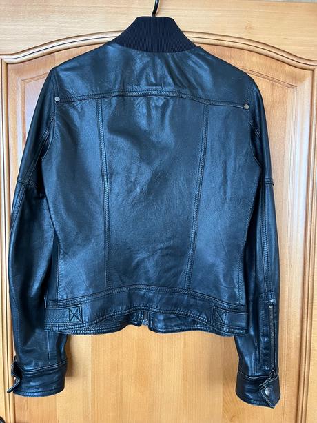 Kožená bunda motivi, s