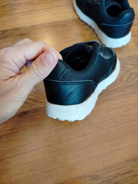 Botasky, deichmann,24