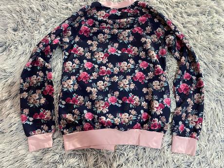 Dievčenský sveter s kvetinkami, 170