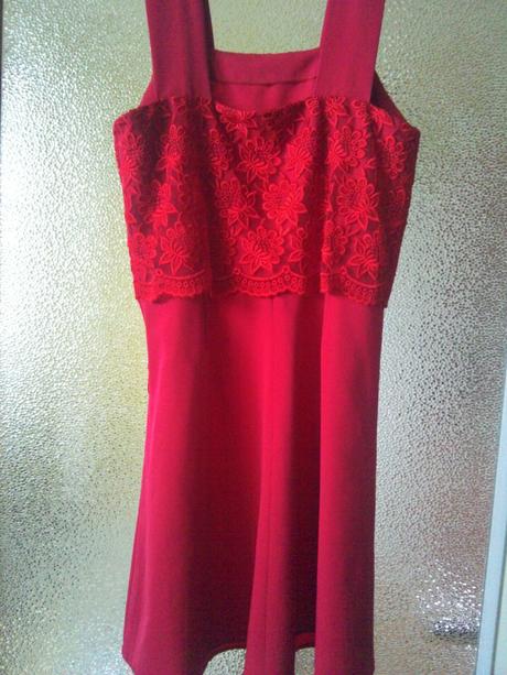 Raz oblečene červené šaty, xs