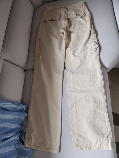 Dámske karga č. 32, bershka,32