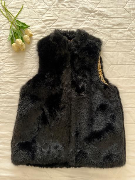 Luxusná čierna kožušinová vesta, gate,s