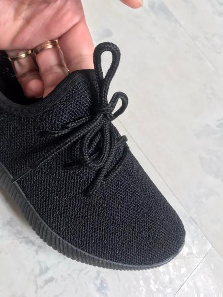 Ľahúčke tenisky, 37