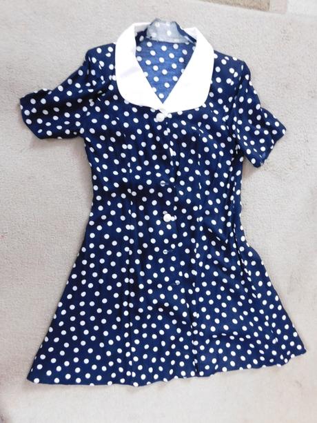 Bodkované šaty, 40