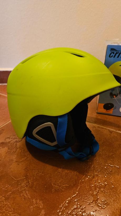 Detská helma na lyžovanie + okuliare, l